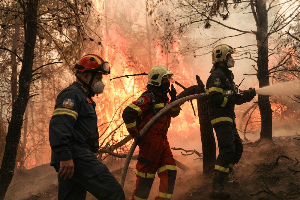 Yunanistan’da yangın felaketinin boyutları ortaya çıktı: 586 yangında 3 kişi öldü, 93 bin 700 hektardan fazla alan yandı - 33