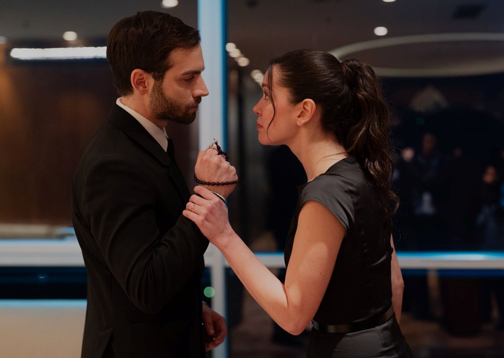 Piyasa 2. Bölüm Fragmanı "Sen kimsin beni öpüyorsun?" @kanald - YouTube
