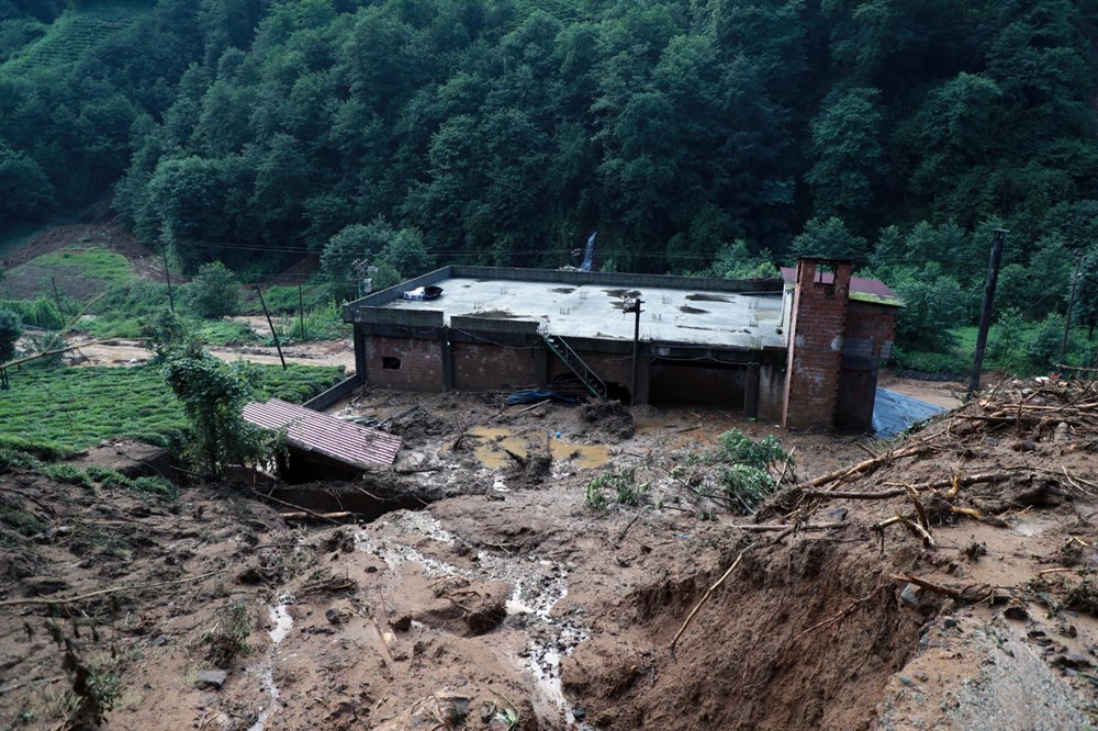 Rize’de sel ve heyelan afetinin hasarı gün ağarınca ortaya çıktı - 35