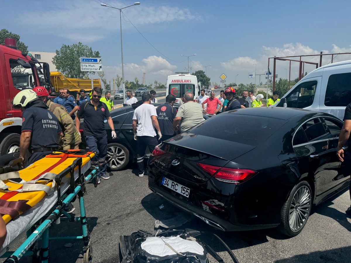 Tuzla'da feci kaza! Direksiyon hakimiyetini kaybetti, 2'si çocuk 3 yaralı