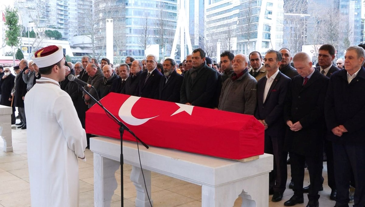 Eski Devlet Bakanı Yılmaz Karakoyunlu son yolculuğuna uğurlandı Eski Devlet Bakanı Yılmaz Karakoyunlu son yolculuğuna uğurlandı