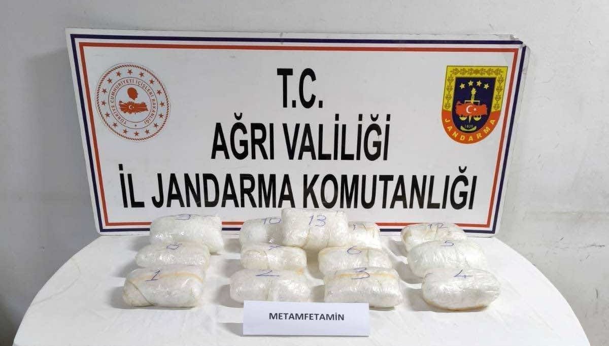 Ağrı'da operasyon: TIR'da 16 kilo 200 gram uyuşturucu ele geçirildi Ağrı'da operasyon: TIR'da 16 kilo 200 gram uyuşturucu ele geçirildi