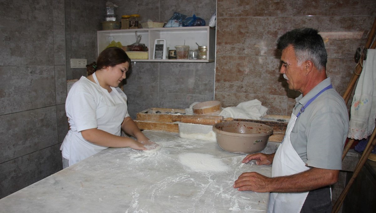 Fırının ateşiyle hayalini yoğuruyor: Gece gündüz çalışıyor