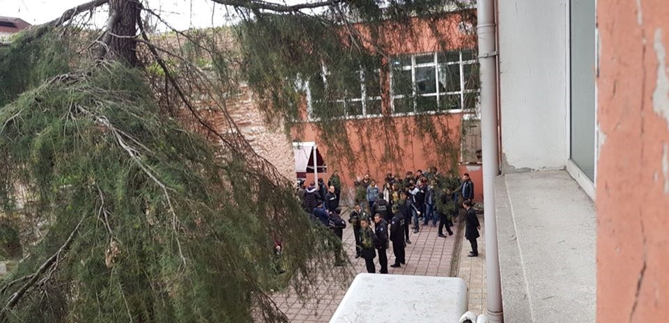 İstanbul Üniversitesi'nde kavga: 3 yaralı, 22 gözaltı - 1