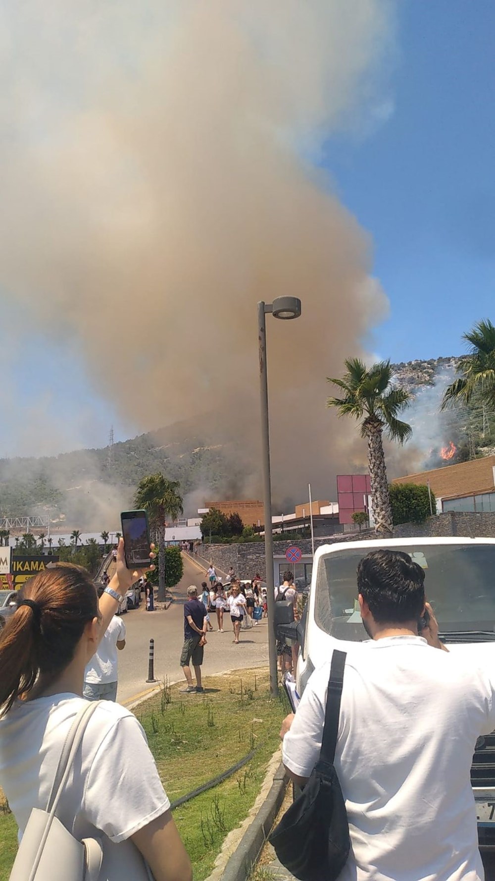 3 ilde yangın felaketi: 50 bini aşkın kişi tahliye edildi - 16