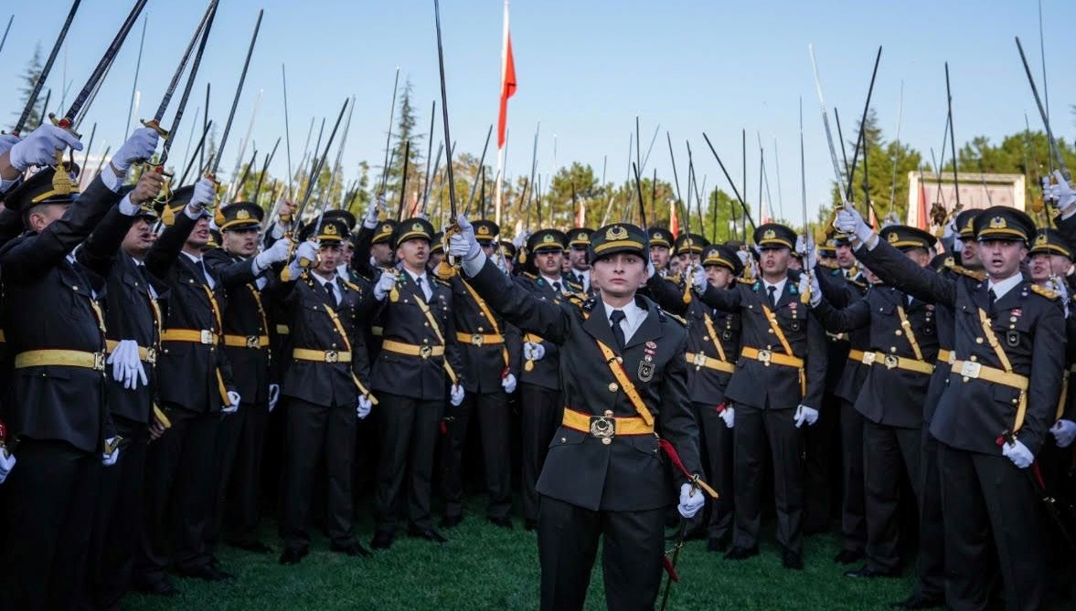 TSK’da üst düzey ayrılık kararı: İhraca karşı çıkan komutan emekliliğini istedi