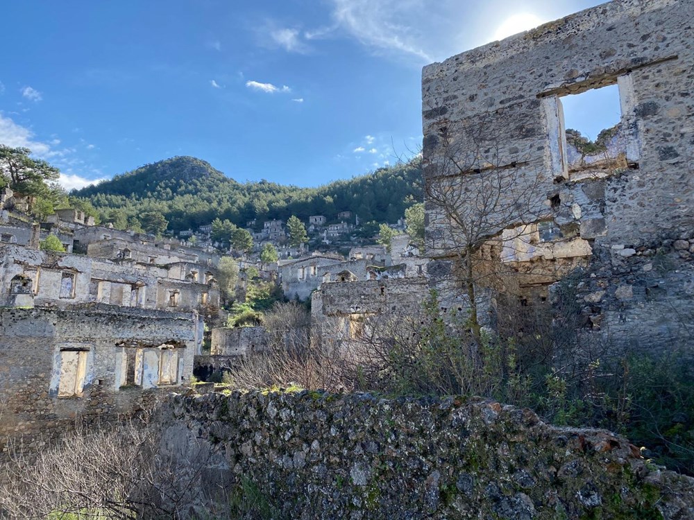 Despite the pandemic, the 'ghost village' is a tourist attraction - 6