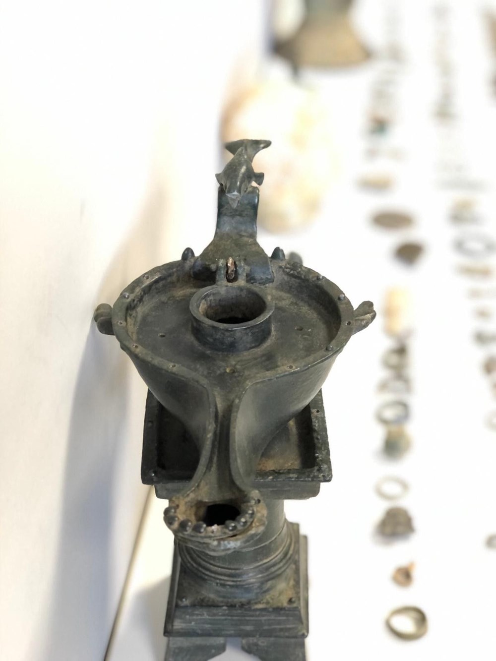 Paha biçilemez eserler süpürge kutusundan çıktı - 7