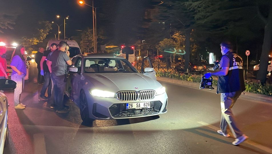Bıçak zoruyla ticari taksi ve lüks otomobil gasp etti: Uzun kovalamacayla yakalandı