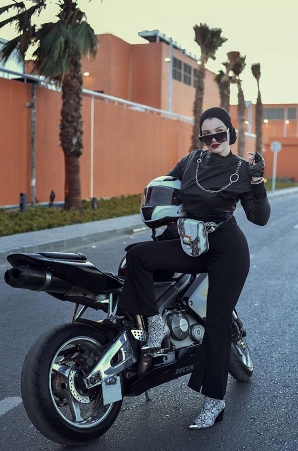 Mısırlı fenomen 'ahlaksızlığa teşvik ettiği' gerekçesiyle tutuklandı - 3