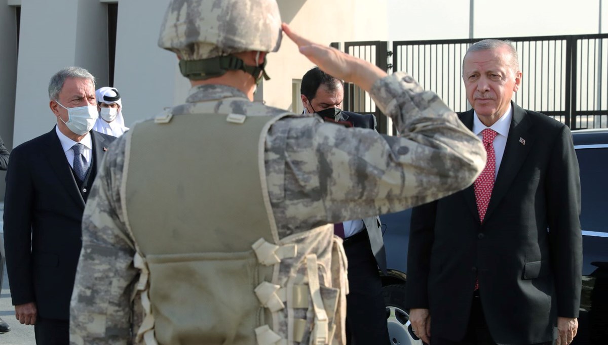 Cumhurbaşkanı Erdoğan'dan Katar'daki Türk birliğine ziyaret