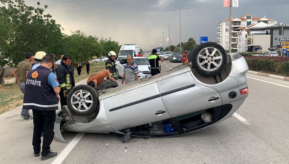 Karaman'da otomobil takla attı: Yaralılar var