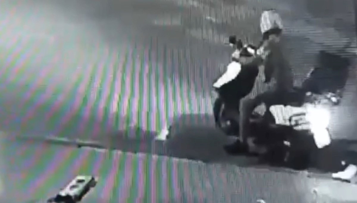 28 kadının çantasını çalan kapkaççıyı parmağındaki dövme yakalattı 28 kadının çantasını çalan kapkaççıyı parmağındaki dövme yakalattı