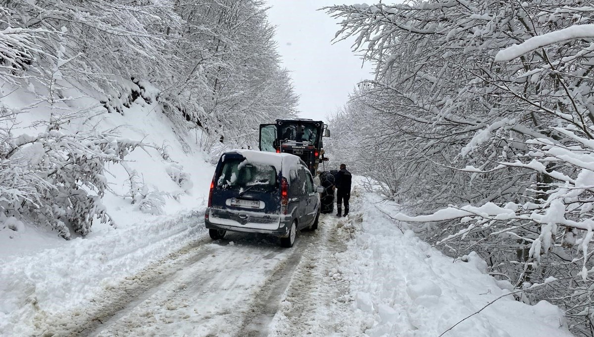 Amasya'da 107 köy yolu kar yağışından ulaşıma kapandı