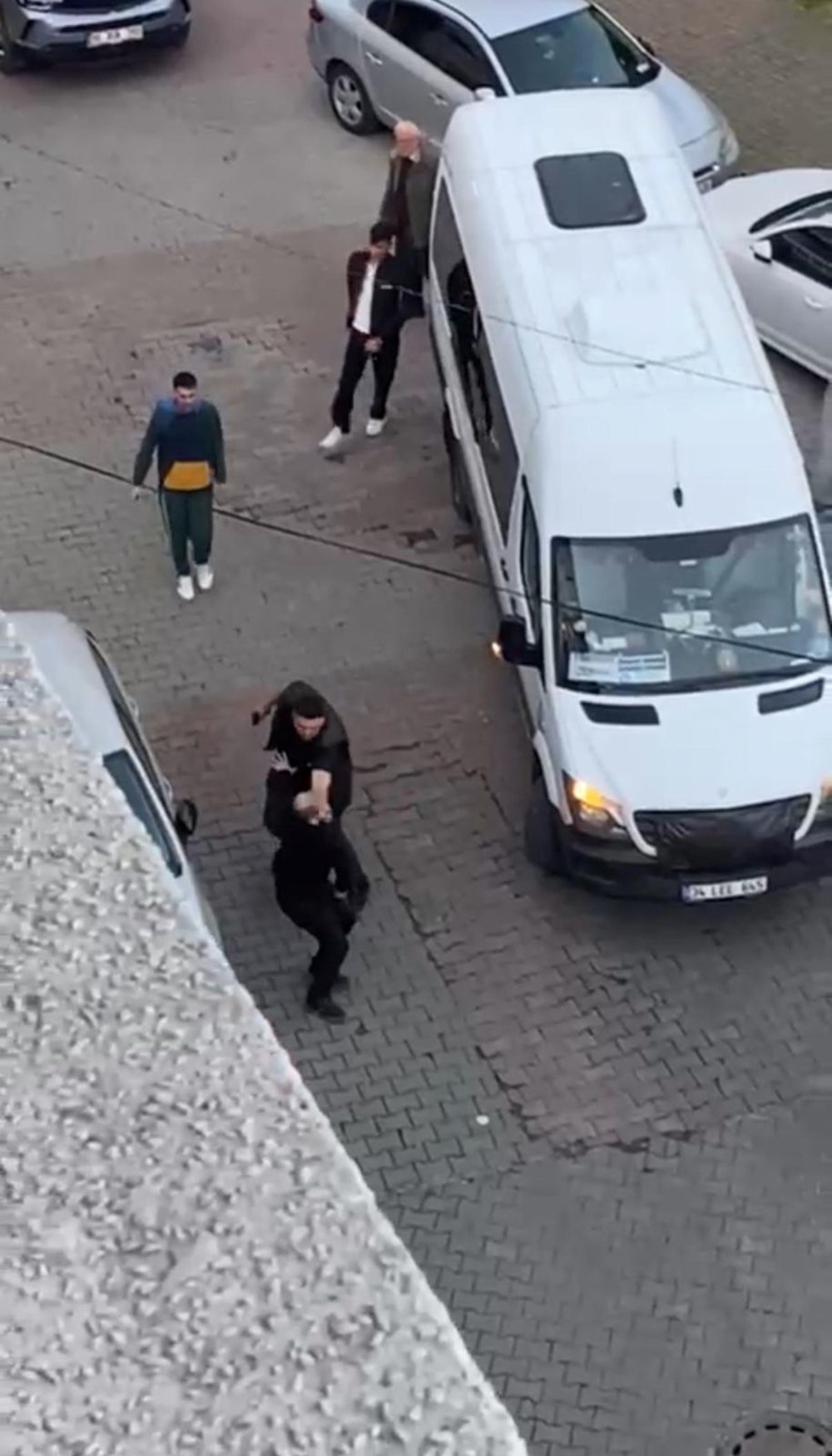 Kağıthane'de Trafik Kavgasında Kan Döküldü: Tartışma, Kuzenin Silahıyla Son Buldu 74 rKytgWa0fky8y3DNDesKaA