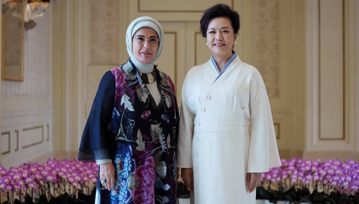 Emine Erdoğan, Liyuan ile görüştü