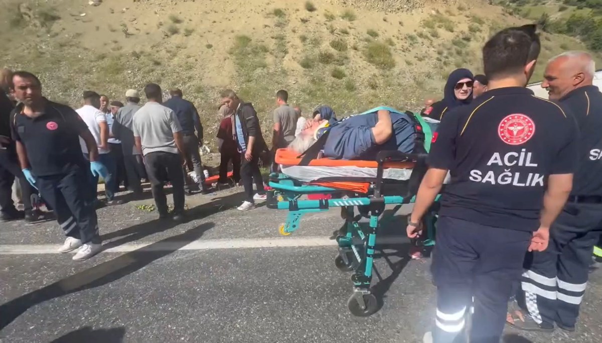 Minibüste can pazarı: Takla atan araçta üçü ağır yedi yaralı var Minibüste can pazarı: Takla atan araçta üçü ağır yedi yaralı var