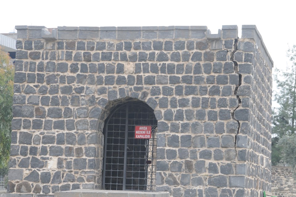 Cizre'de tarihi Abdaliye Medresesi'nin duvarı tehlike saçıyor - 1