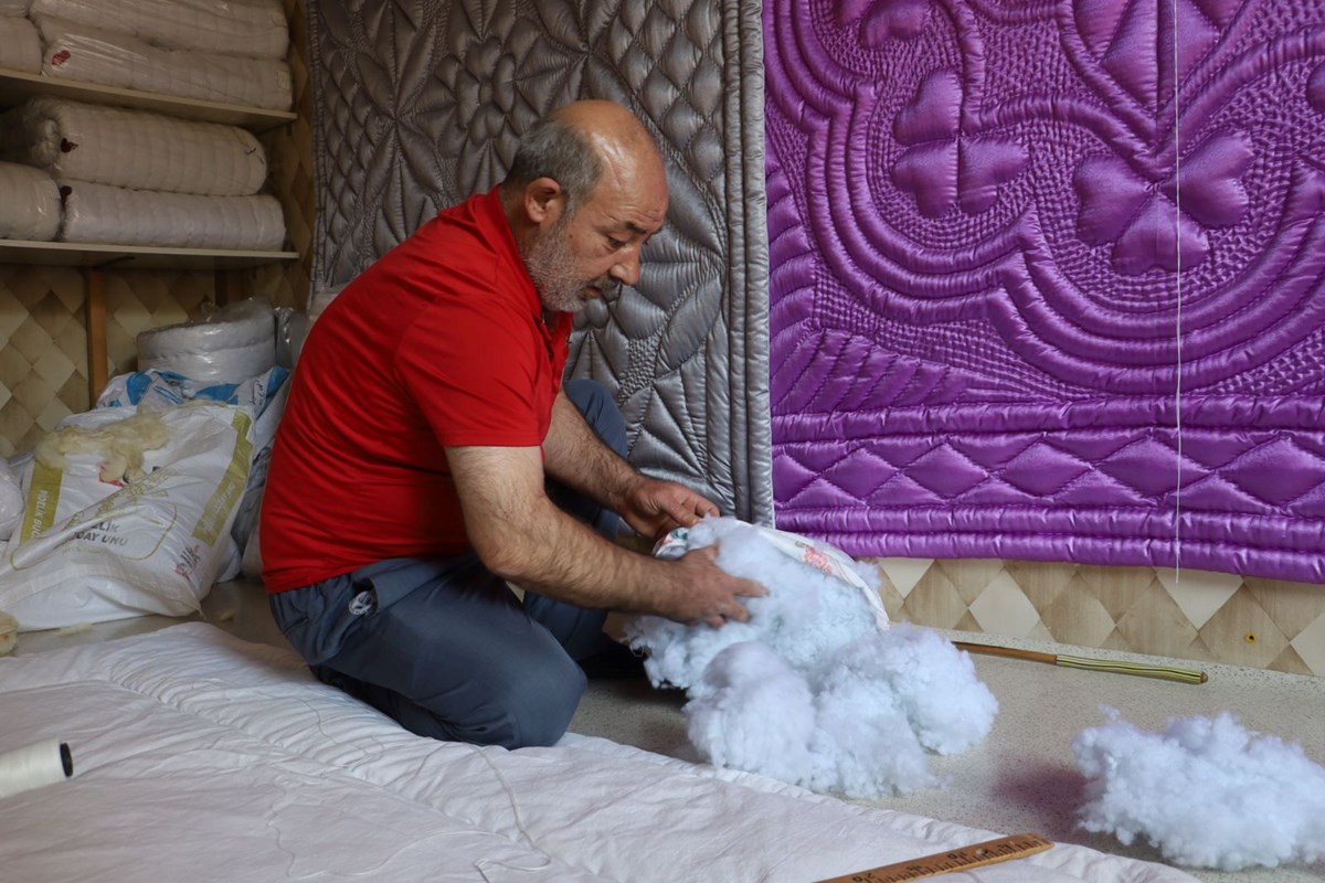 Havalar soğudu, yün yorganlara talep arttı: ''Birçok hastalığa iyi geliyor''