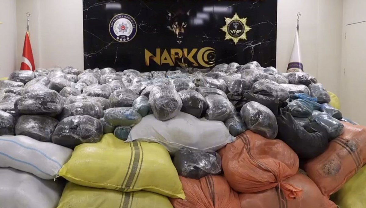 Van'da 4,6 ton uyuşturucu yakalandı Van'da 4,6 ton uyuşturucu yakalandı