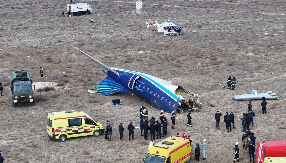 Kazakistan'da yolcu uçağı düştü: 38 kişi öldü Kazakistan'da yolcu uçağı düştü: 38 kişi öldü