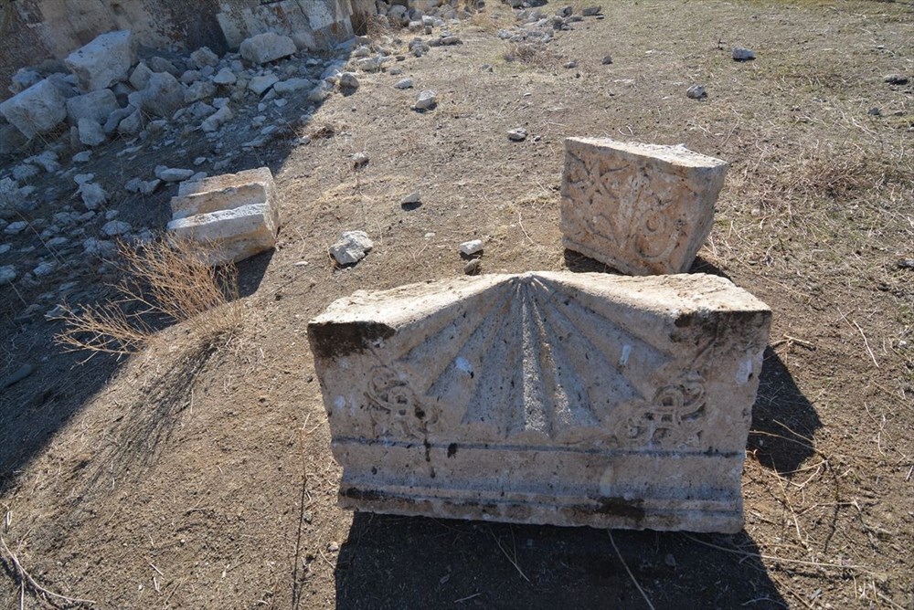 Depremde hasar gören 600 yıllık kümbet restore edilecek - 18