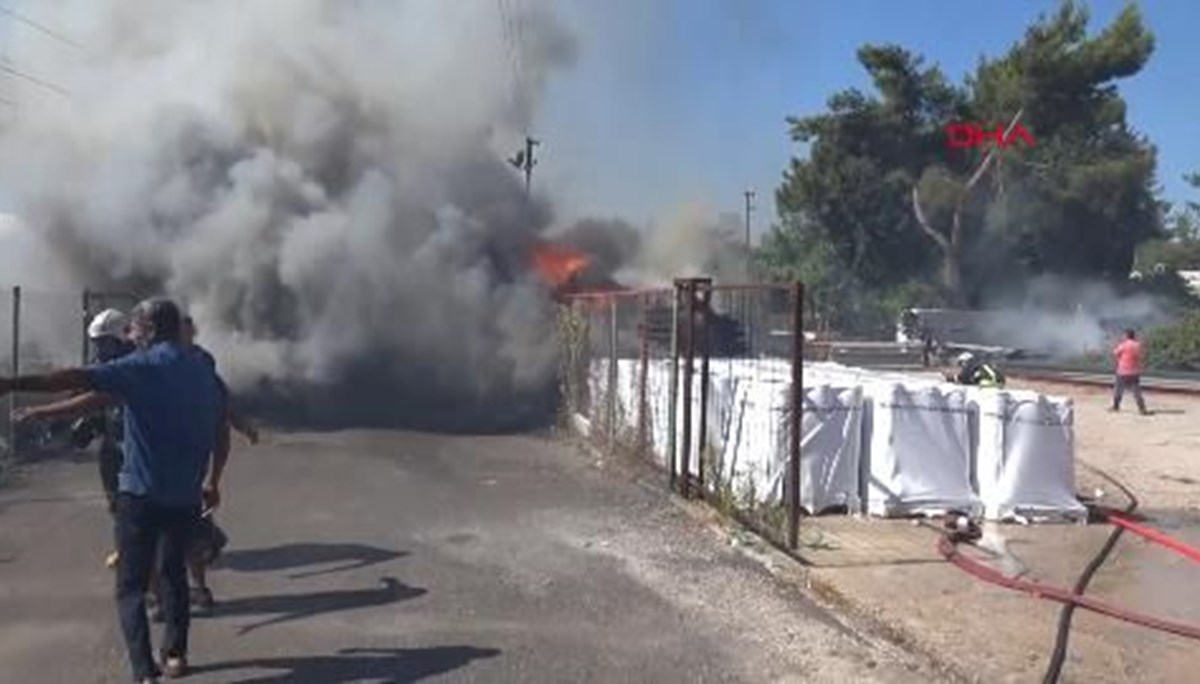Antalya'da yangın: Dumanlar gökyüzünü kapladı Antalya'da yangın: Dumanlar gökyüzünü kapladı