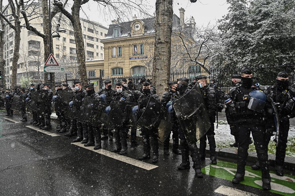 Fransa'da yasa karşıtı protesto: 75 kişi gözaltına alındı - 2