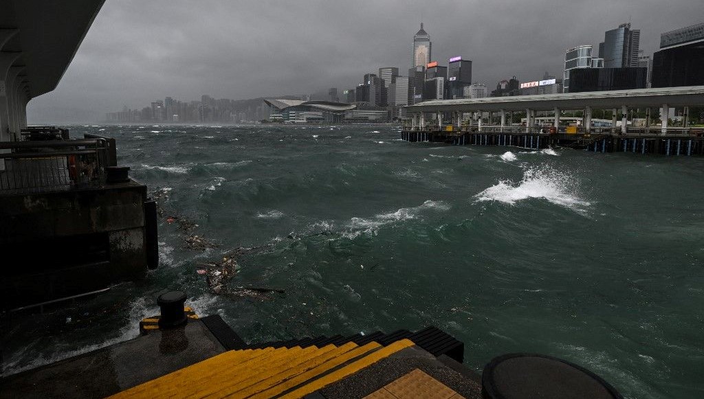 Hong Kong, en yüksek alarm durumunda
