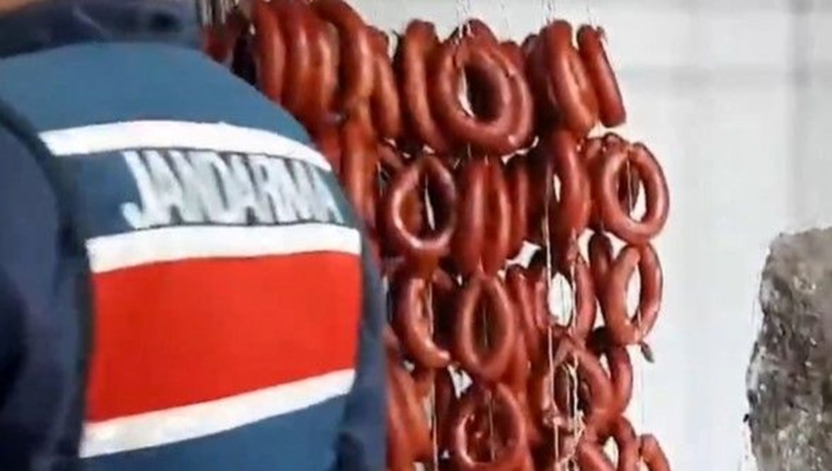 Gıda sahtekarlarına operasyon: 75 TL’ye sucuk yapan şahıs yakalandı Gıda sahtekarlarına operasyon: 75 TL’ye sucuk yapan şahıs yakalandı