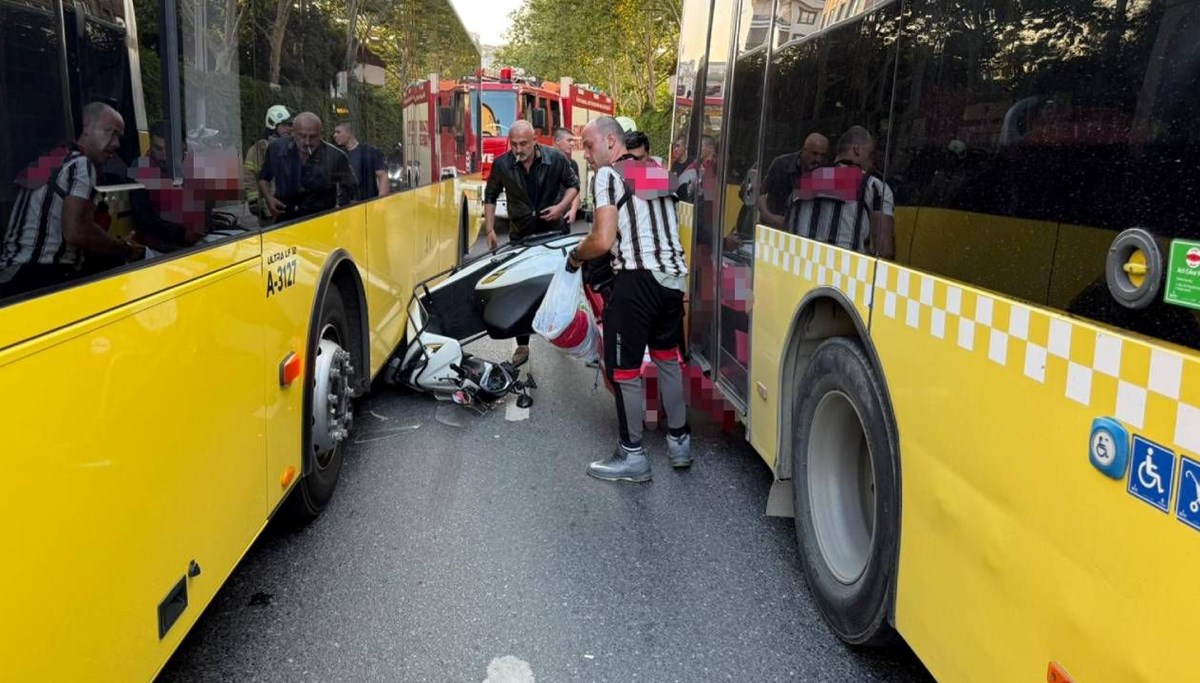 Motosiklet, İETT otobüslerinin arasına sıkıştı
