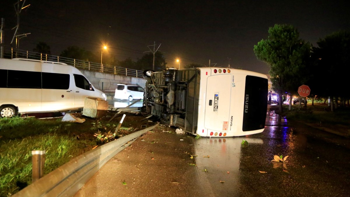 Antalya kabus gibi bir gece yaşadı: Sağanak hayatı felç etti