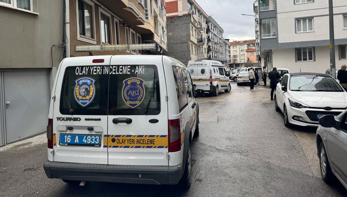 Cam silerken 4. kattan düşüp öldü Cam silerken 4. kattan düşüp öldü