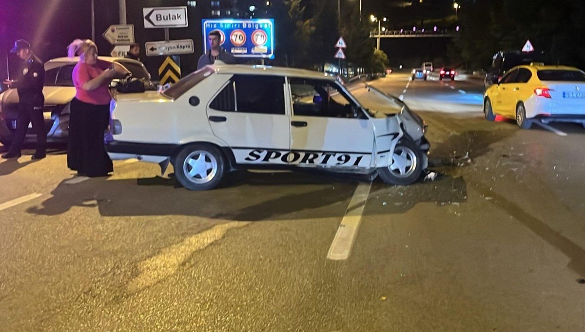 İki otomobil çarpıştı: 4 yaralı İki otomobil çarpıştı: 4 yaralı