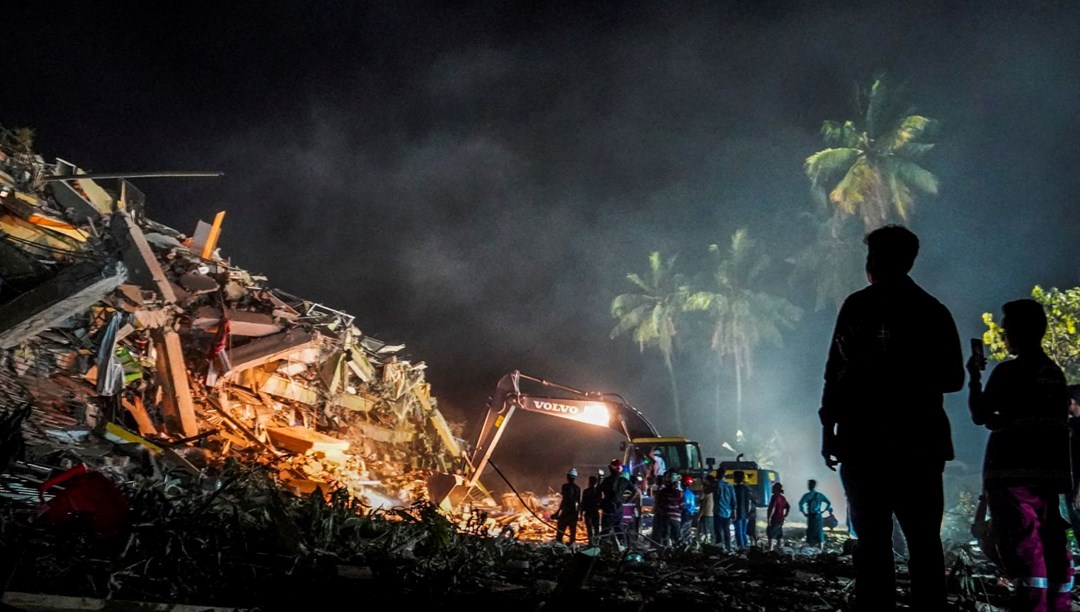 Myanmar'da umut ışığı: Üç gün sonra enkazdan sağ çıkarıldı