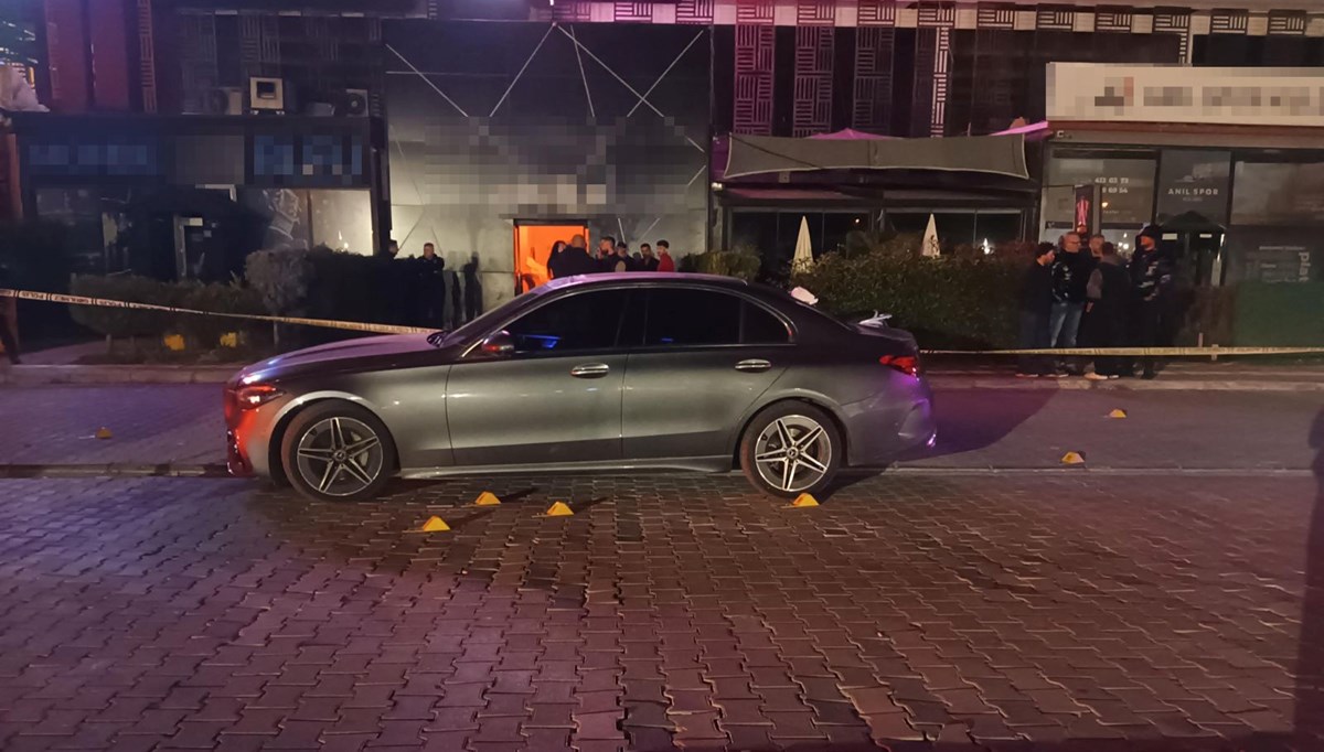 Bursa'da gece kulübünde silahlı kavga: 1'i ağır 3 yaralı Bursa'da gece kulübünde silahlı kavga: 1'i ağır 3 yaralı