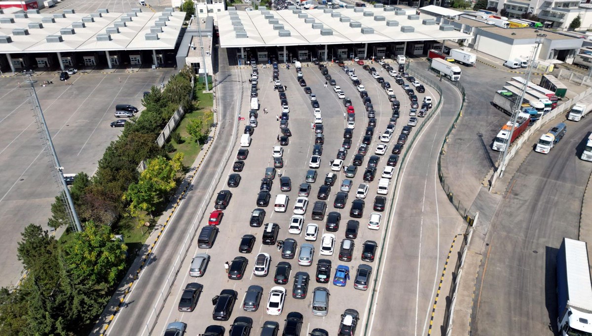 Yaz aylarında 2 milyon gurbetçi geldi Yaz aylarında 2 milyon gurbetçi geldi