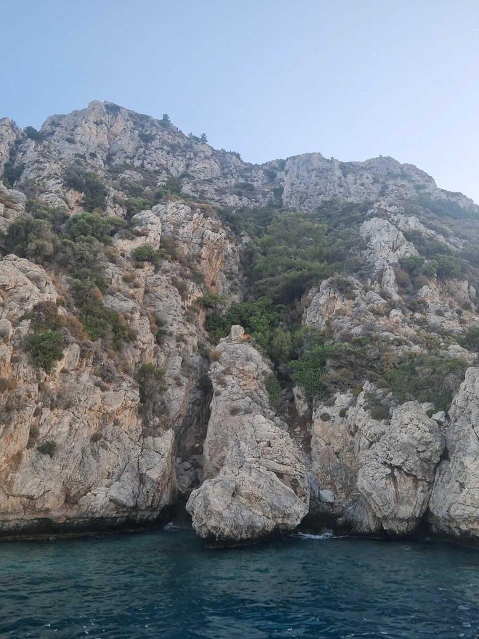 Muğla'da 12 saat sonra mucize! Tırmandıkları kayalıklarda bulundular - 1