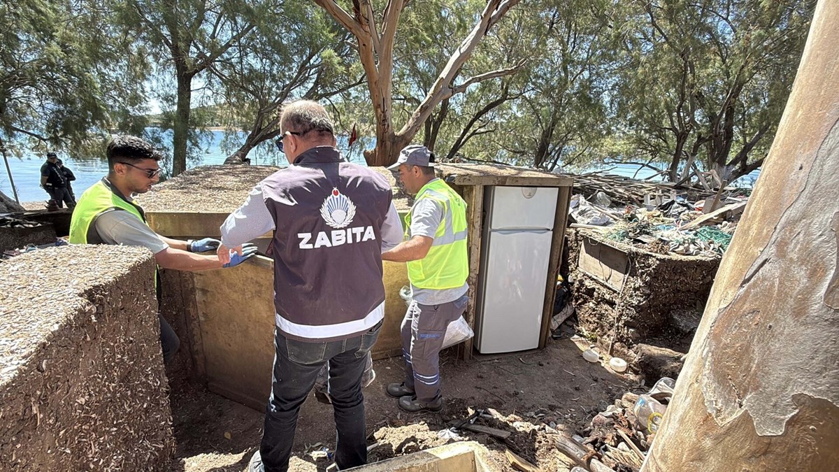 Kamp yapıyorum denilen alanda buzdolabı olduğu görüldü Kamp yapıyorum denilen alanda buzdolabı olduğu görüldü