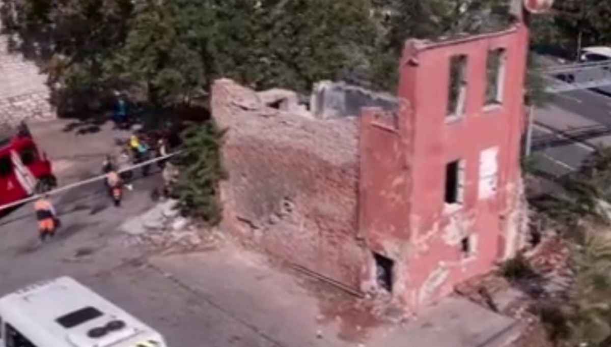 Fatih'te metruk binada çökme