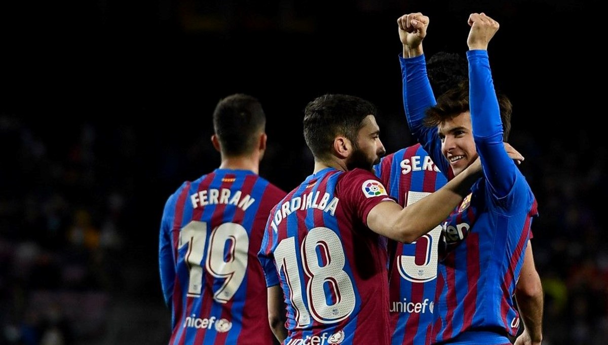 Barcelona iki transferi bitirdi: Stoper ve orta sahaya takviye Barcelona iki transferi bitirdi: Stoper ve orta sahaya takviye