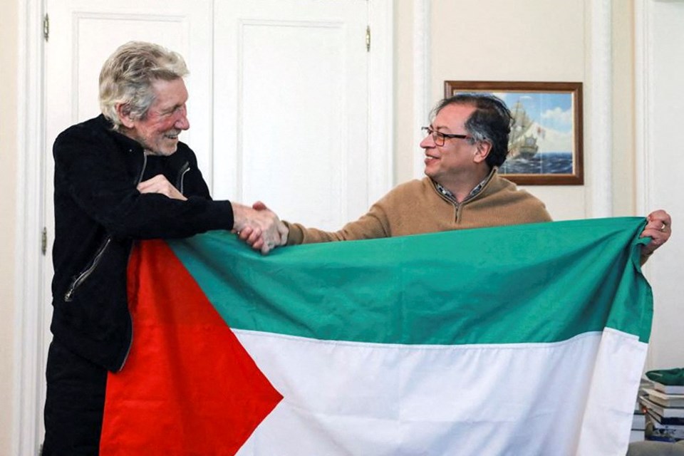 Pink Floyd'un efsanevi solisti Roger Waters Kolombiya Cumhurbaşkanı ile  Filistin bayrağı açtı - Son Dakika Magazin Haberleri | N-Life