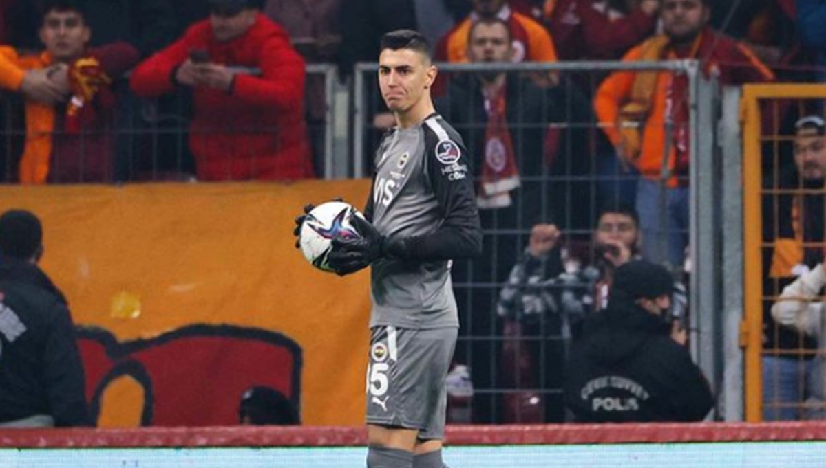 Fenerbahçe'nin genç kalecisi Berke Özer kimdir?