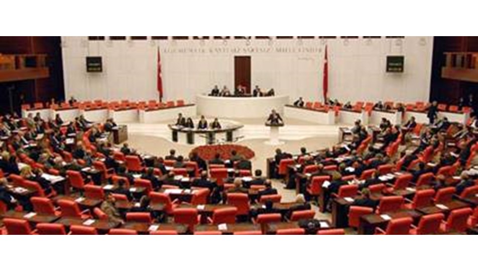 Tutuklu vekiller komisyonu uzlaştı