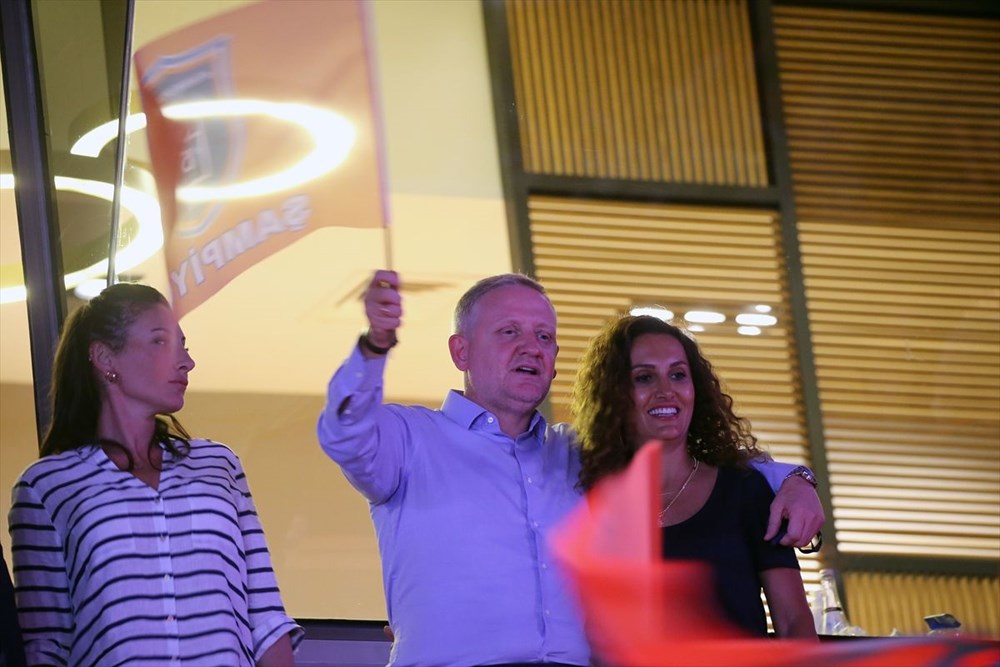 Medipol Başakşehir, şampiyonluk kupasını kaldırdı - 17