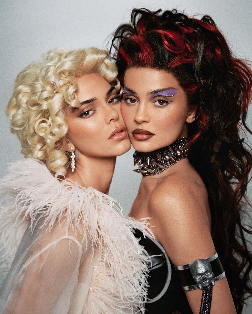 Kylie Jenner ve Kendall Jenner'dan Batman Forever göndermeli Cadılar Bayramı kostümü - 2