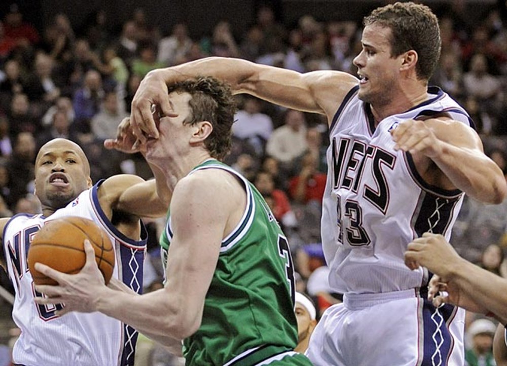 самые жесткие травмы в баскетболе. адетокумбо нба травма. кевин уэйр баскетболист травма. кевин уэйр перелом ноги. опасные травмы в баскетболе.