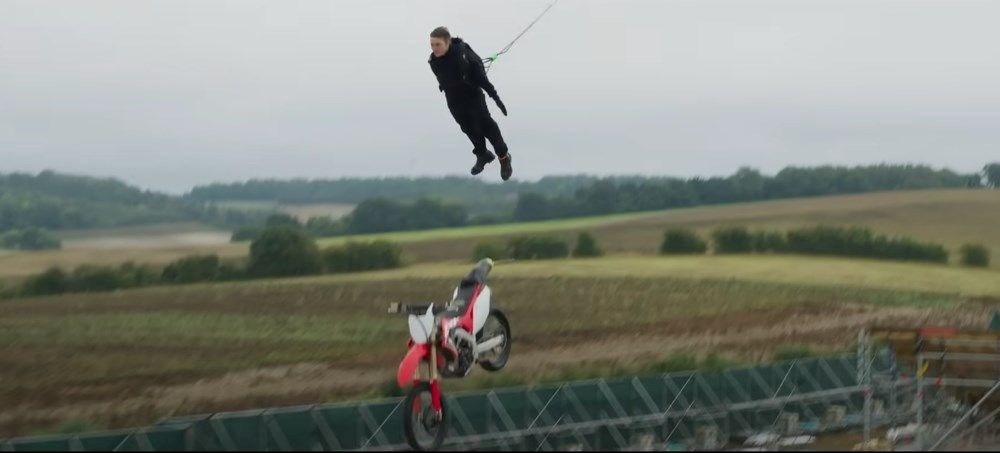 62 yaşındaki Tom Cruise hayatını tehlikeye atmaya devam ediyor! Görevimiz Tehlike 8 için geri sayım - 6