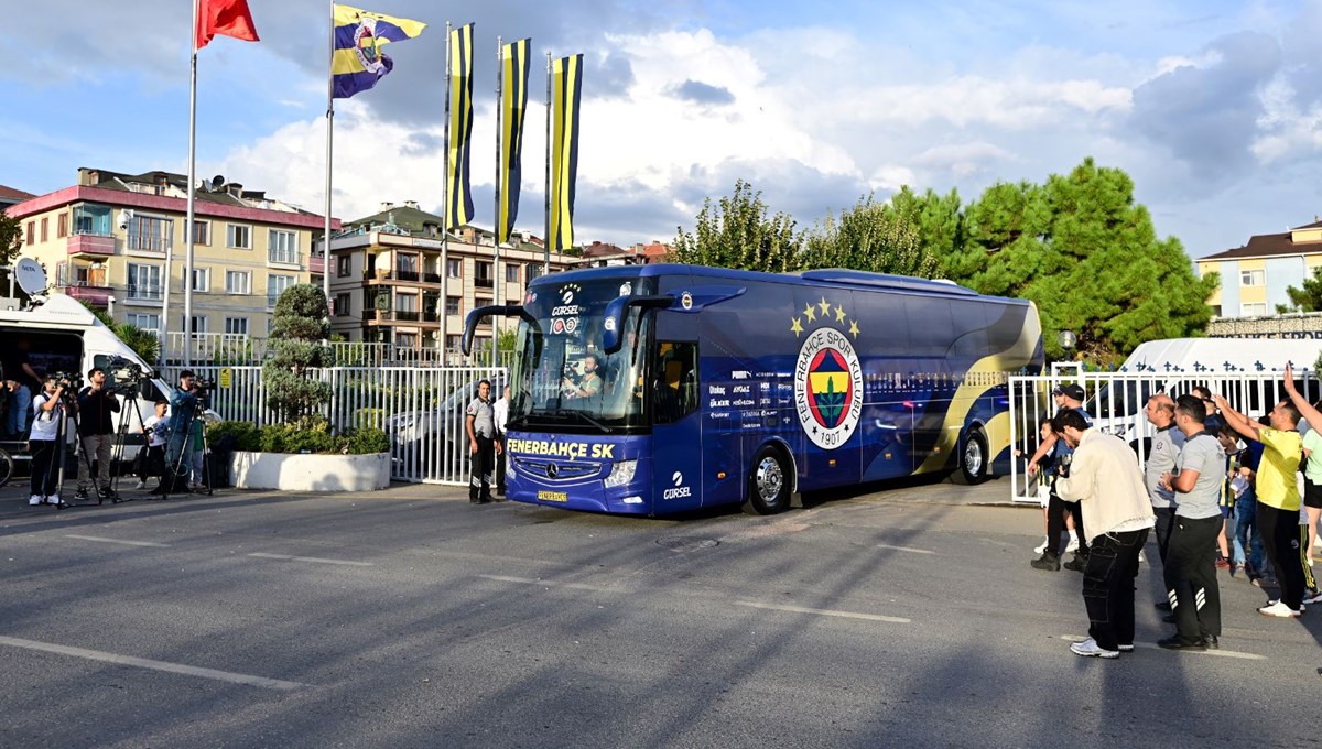 Fenerbahçe kafilesini derbiye taraftarı uğurladı