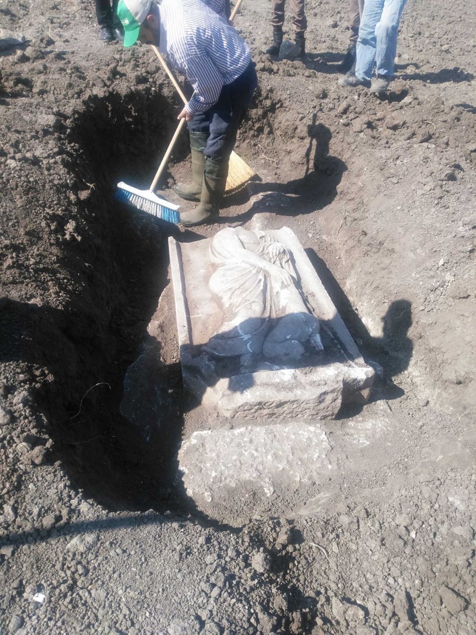 Bursa'da 2 bin yıllık mezar taşı bulundu - 2
